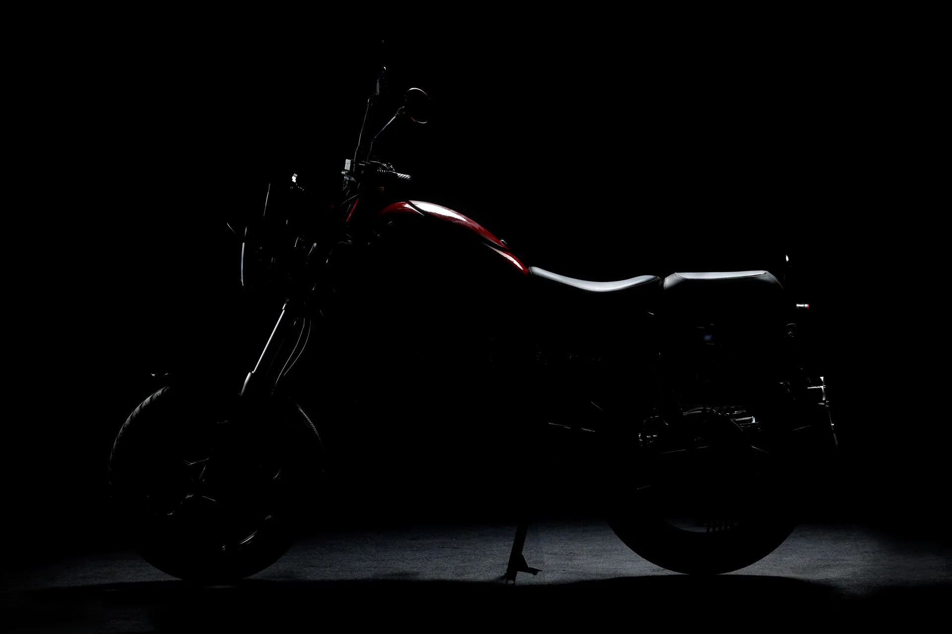 The Aarya Commander in full profile under a single studio rim light